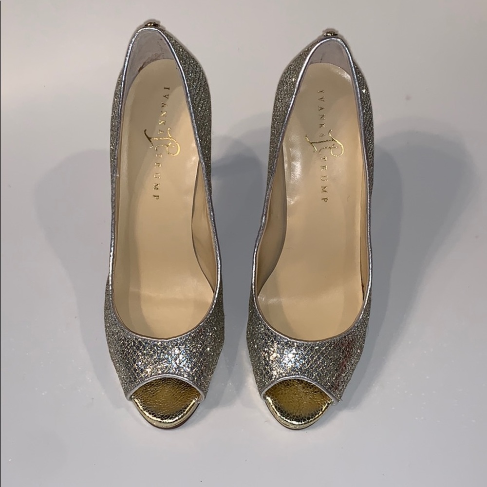 Ivanka Trump Maggie 2 Silver Gold Heel Size 9